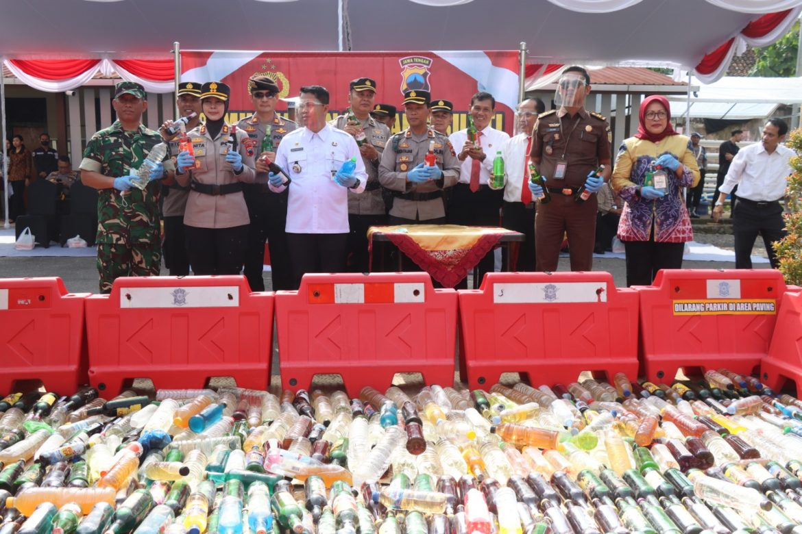 Polres Magelang Kota Musnahkan Barang Bukti Minuman Keras