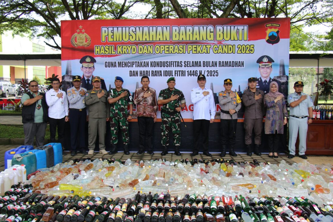 Polresta Magelang Musnahkan Ribuan Botol Miras Hasil KRYD