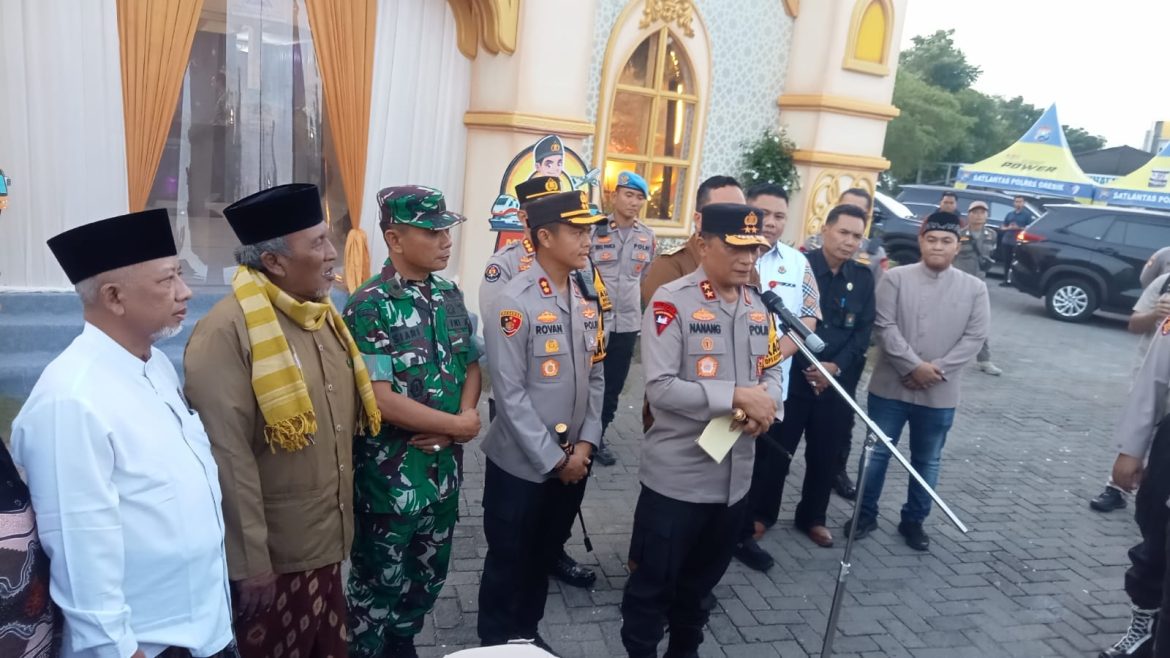 KAPOLDA JATIM TINJAU POSYAN BUNDER, KODIM 0817/GRESIK SIAP DUKUNG OPERASI KETUPAT SEMERU 2025