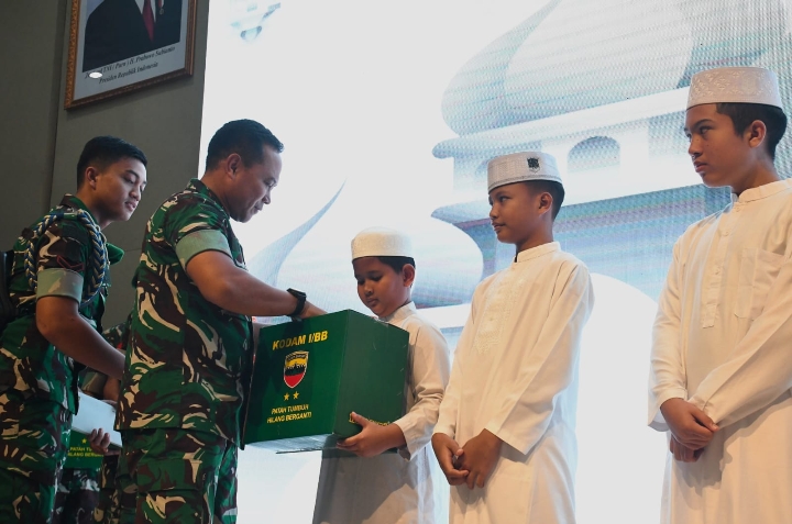 Bakti Sosial Jelang Ramadhan BEM, Organisasi Mahasiswa, Organisasi Kepemudaan dan Insan Media se-Sumut Bersama Kodam I/BB