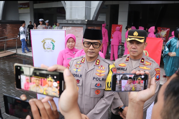 Polres Trenggalek Gelar Pengobatan Gratis dan Berbagi Takjil Sambil Ngabuburit