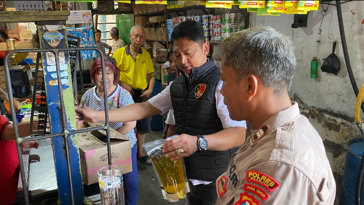 Sidak Satgas Pangan Polres Nganjuk Temukan Minyak Goreng Kemasan Berkurang Isi