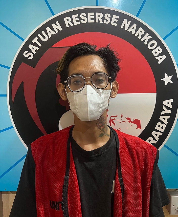 Satresnarkoba Polrestabes Tangkap Pria di Surabaya yang Menanam 13 Pohon Ganja di Rumahnya