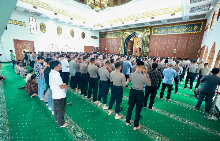 Polda Jatim Gelar Shalat Gaib Wujud Empati Atas Gugurnya 3 Anggota Dalam Tugas di Way Kanan Lampung