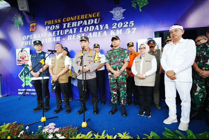 Tinjau Rest Area KM 57, Kapolri Pastikan Kelancaran dan Pelayanan Masyarakat Saat Arus Mudik
