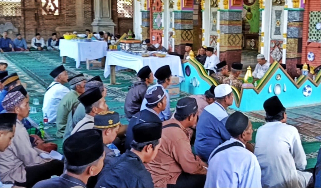 Tradisi Grebeg Sungkem di Ponpes Cibogo Cirebon: Penghormatan Leluhur dan Spiritualitas Islam