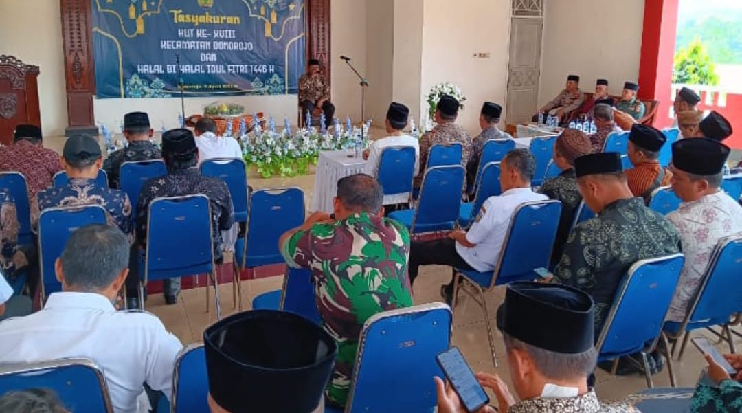 Danramil 12 / Donorojo Lettu Inf Sumartono Hadiri Halal Bihalal dan Syukuran Hari Jadi ke-18 Kecamatan Donorojo