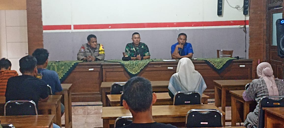 Babinsa, Bhabinkamtibmas, dan Kades Mindahan Mediasi Persoalan Lahan Parkir Pasar Batealit