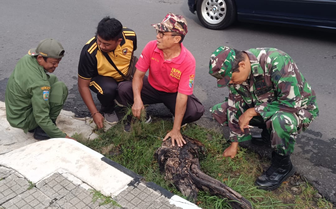Sambut Paskah 2025, Kodim 0719 / Jepara Gelar Resik-Resik Gereja Bersama Komponen Masyarakat