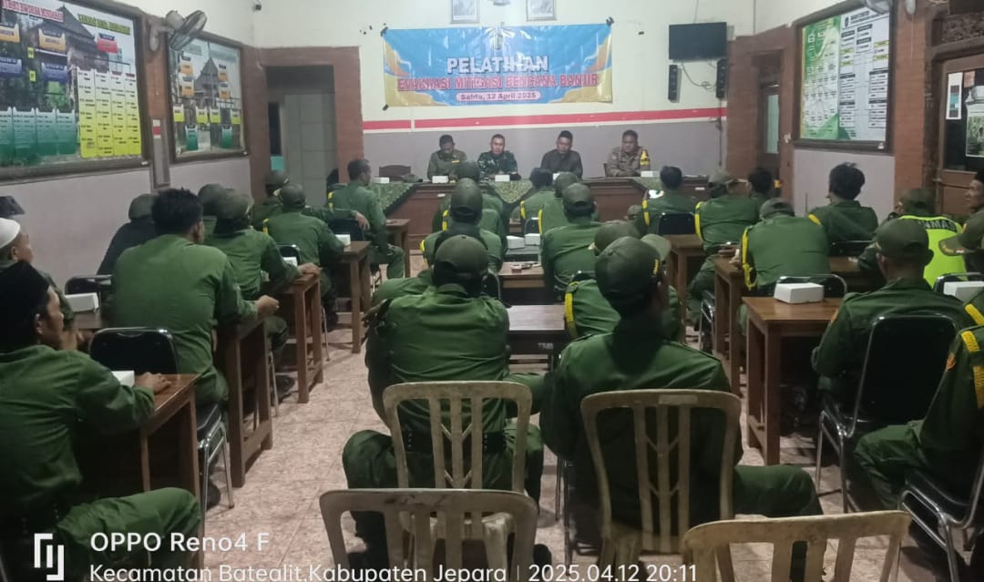 Babinsa dan Bhabinkamtibmas Desa Mindahan Hadiri Bimtek Siaga Bencana Alam untuk Tingkatkan Kesiapsiagaan Linmas