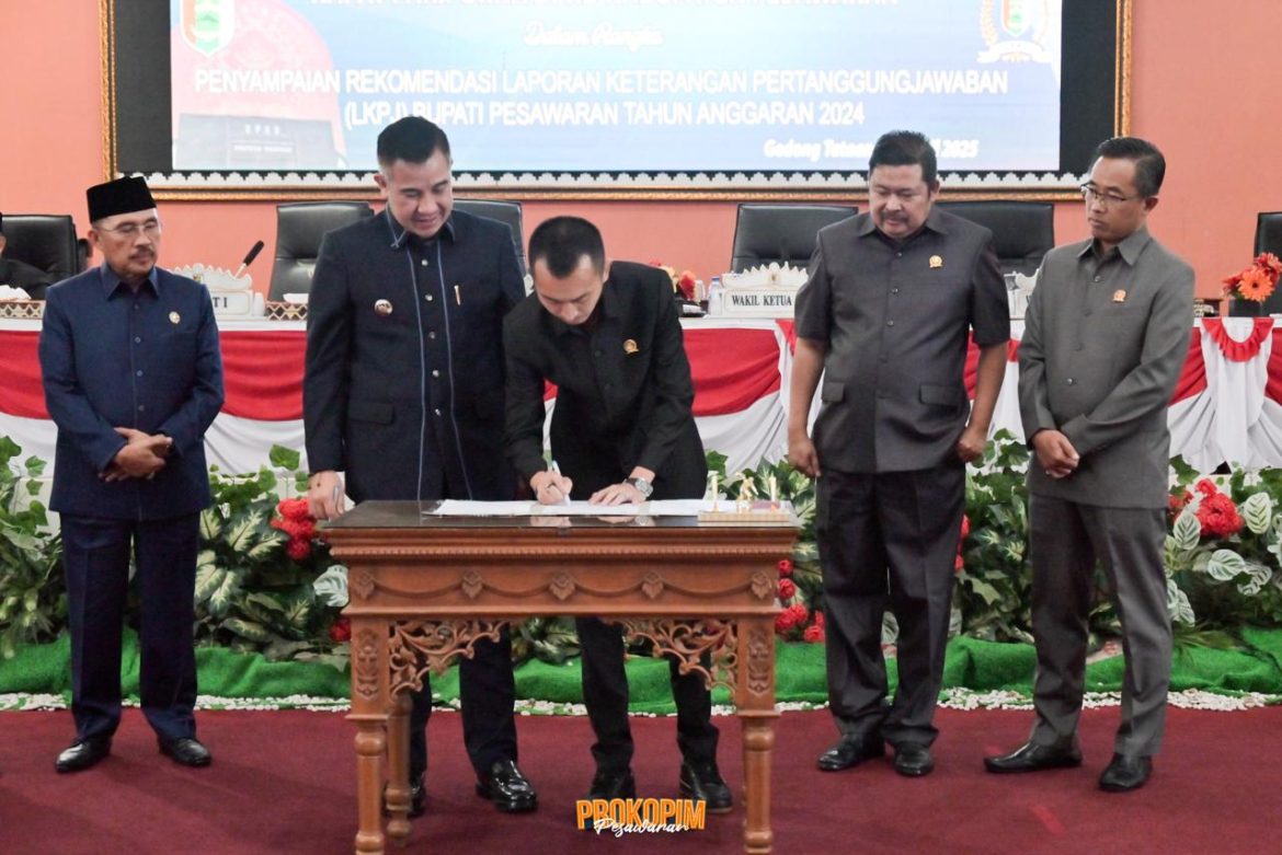 Rapat Paripurna dalam Rangka Penyampaian Rekomendasi LKPJ Tahun Anggaran 2024