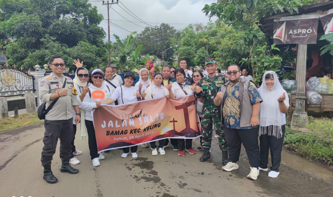 Anggota Koramil 08 / Keling Amankan Parade Jalan Salib Jumat Agung 2025 di Kelet