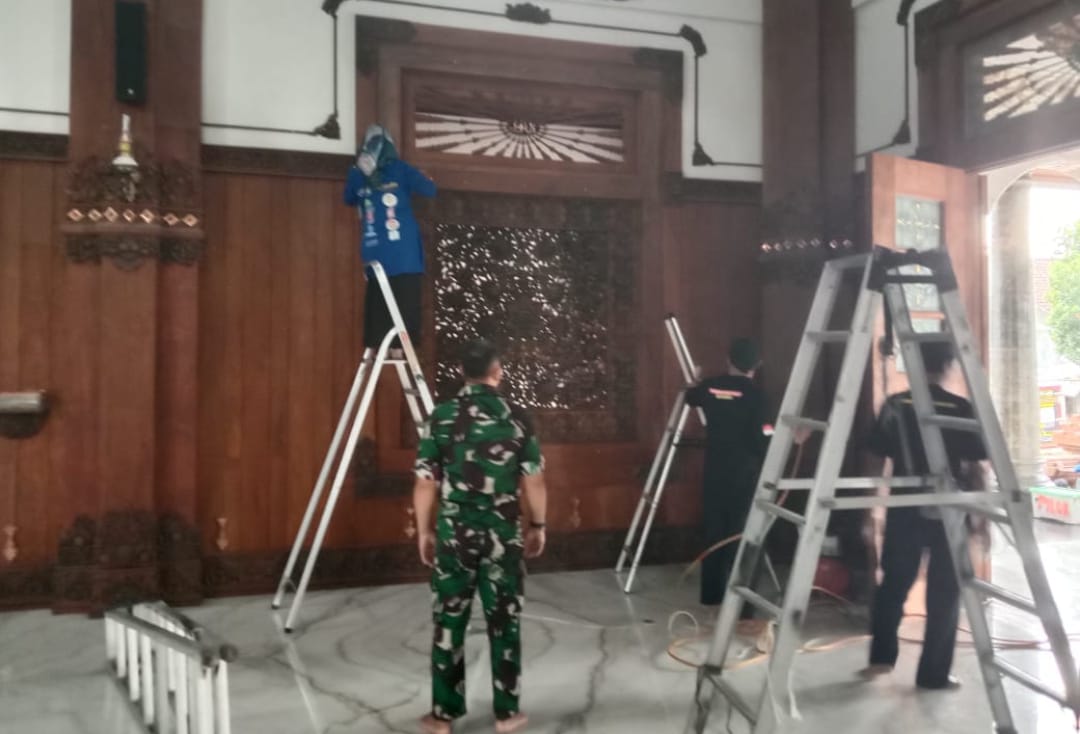 Danramil 04 / Pecangaan Bersama Tim Resik-Resik Masjid Jepara dan Tim RRM Kudus serta Warga Gelar Kerja Bakti di Desa Sendang