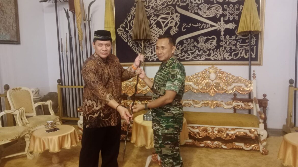 Danramil 1403 / Lemahwungkuk Dampingi Danrem 063 / SGJ Silaturahmi ke Keraton Kasepuhan Cirebon