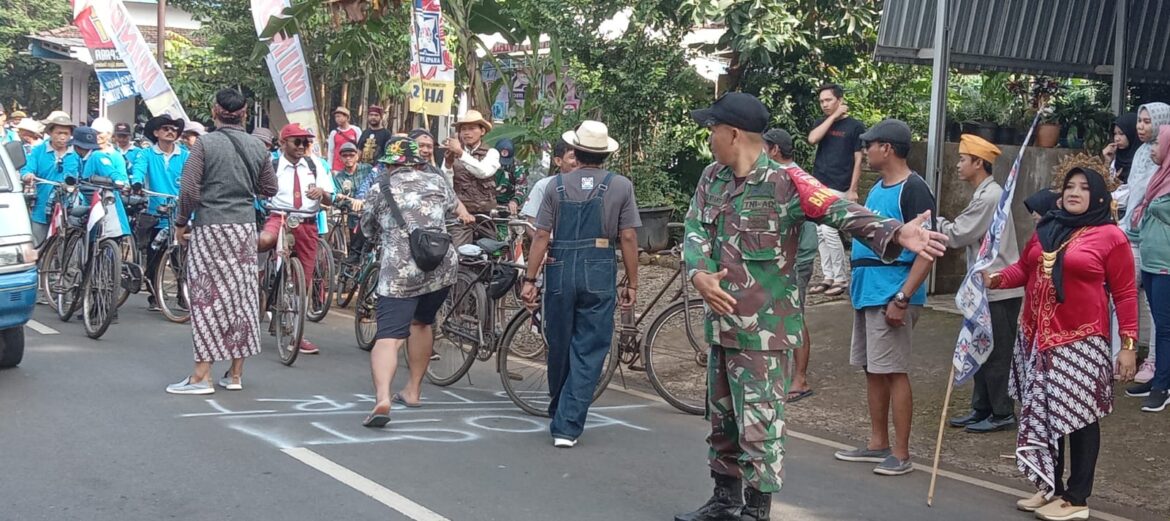 Babinsa, Bhabinkamtibmas, dan Linmas Desa Mindahan Amankan Acara “Ngontel Triwulan KOSTI Jepara”