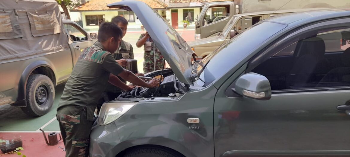 Denpal IV / 3 Timhar Pati Laksanakan Pelumasan Rutin Kendaraan Dinas Kodim 0719 / Jepara
