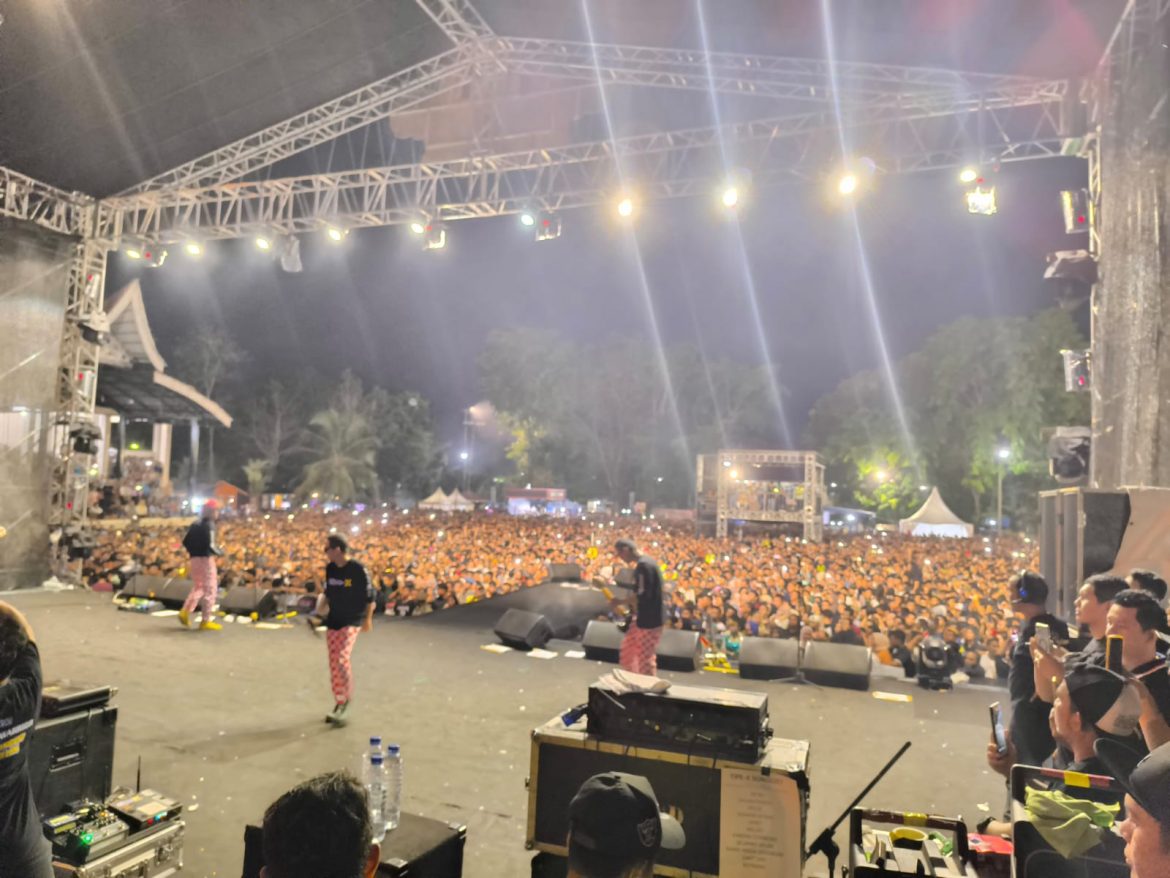 Band Tipe-X Hibur Warga Sibolga Dalam Rangka HJS Ke-325, Polres Sibolga Laksanakan Pengamanan