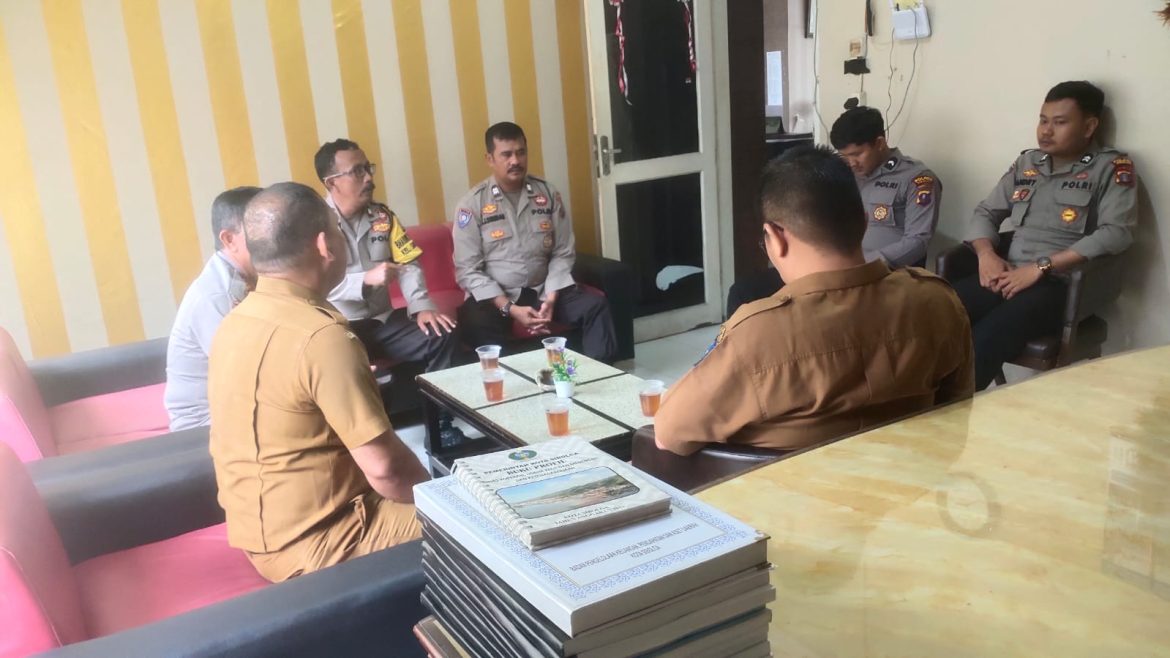 Sambangi Kantor Kelurahan Sibolga Ilir, Sat Binmas Polres Sibolga Laksanakan Silaturahmi Dengan Aparatur Kelurahan Sibolga Ilir