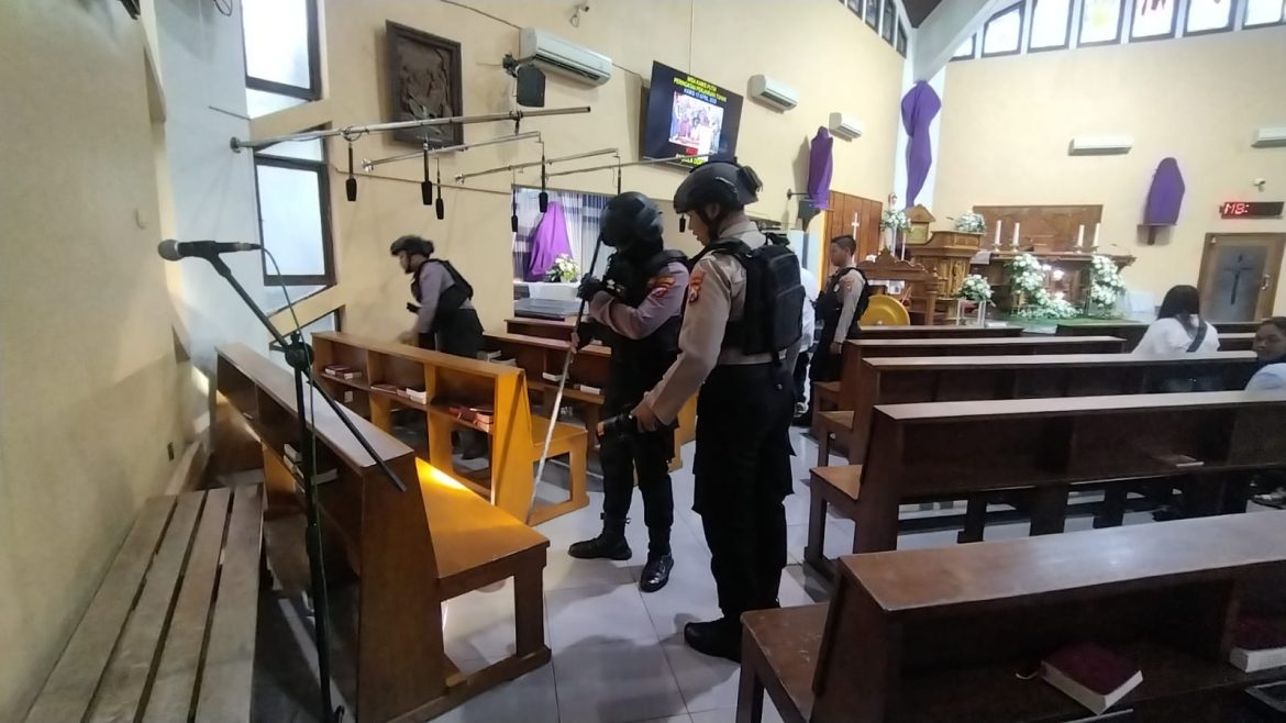 Polres Bojonegoro Sterilisasi Gereja Jelang Ibadah Jumat Agung dan Paskah 2025