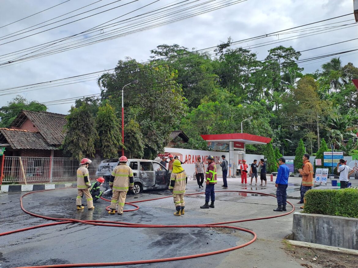 Kebakaran di SPBU Secang Magelang, Mengakibatkan Mobil Berisi Jiregen Pertalite Hangus