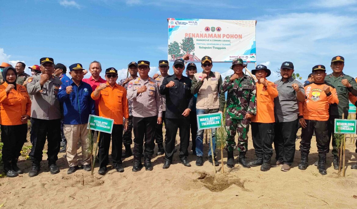 Dentuman Sirine di Munjungan: TNI-Polri, BPBD dan Warga Trenggalek Kompak Hadapi Ancaman Bencana