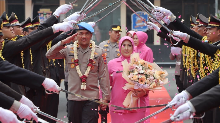 Serah Terima Jabatan Kapolres Nganjuk Digelar dengan Tradisi Kehormatan