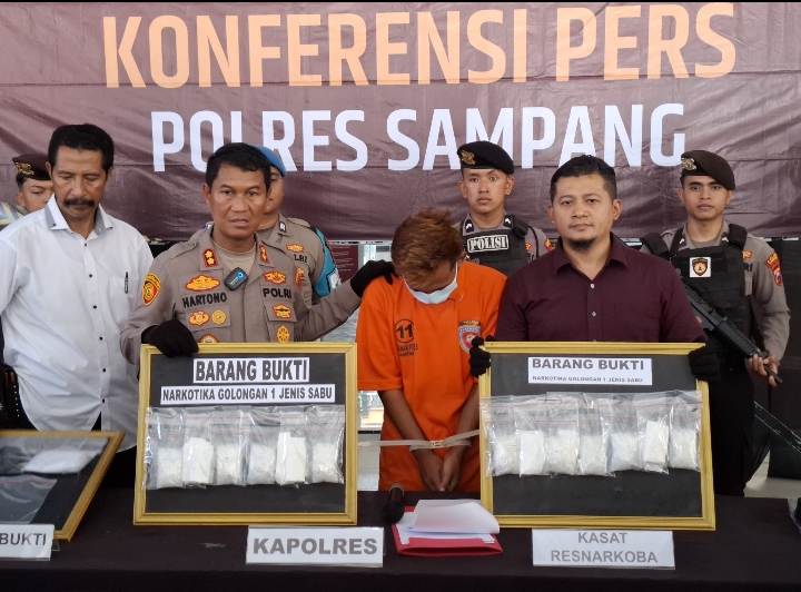Polres Sampang Ungkap Peredaran Narkoba, Kurir dan 938,73 Gram Sabu Berhasil Diamankan