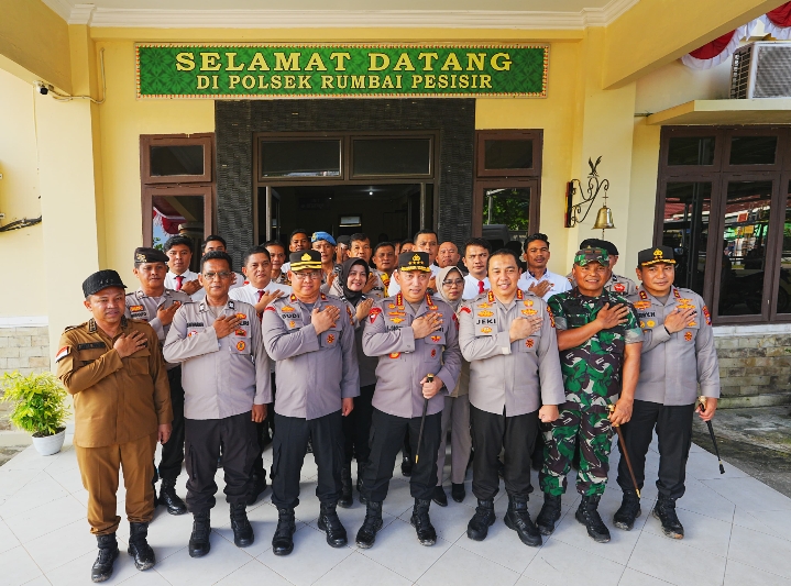 Pastikan Pelayanan Optimal, Kapolri Kunjungi Polsek Rumbai Pesisir
