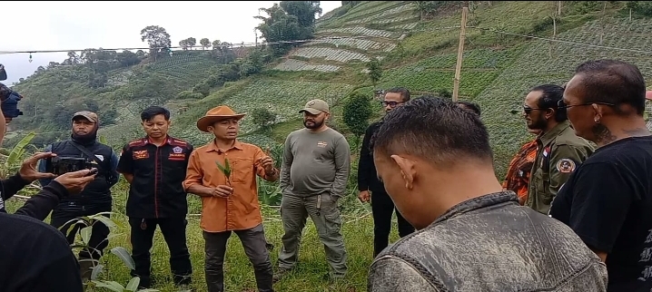 Steve Ewon Bangun Kesadaran Jaga Lingkungan, Ajak Ormas, LSM dan OKP Kecamatan Cisarua Tanami Pohon