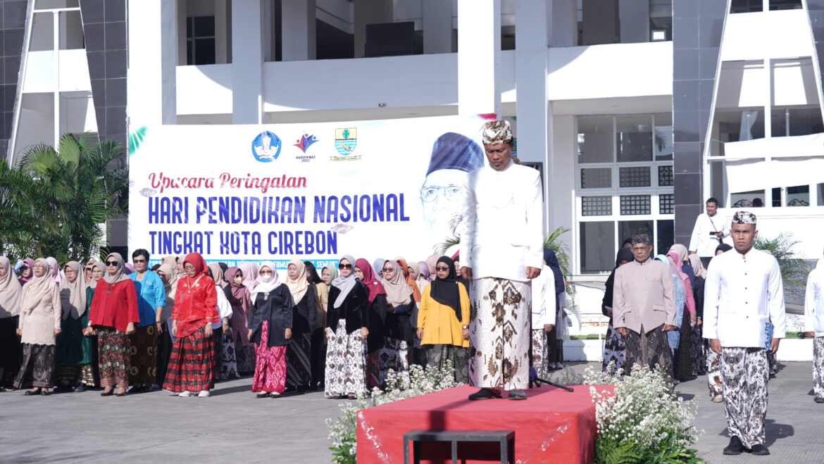 Danrem 063 / SGJ Hadiri Upacara Peringatan Hari Pendidikan Nasional di Kota Cirebon