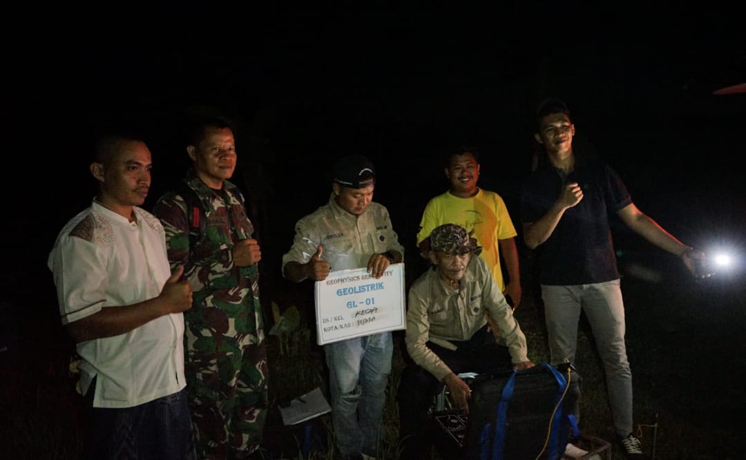 Demi Rakyat, TNI Rela Lacak Mata Air hingga Tengah Malam dalam TMMD Reguler ke-124 Kodim 0719 / Jepara