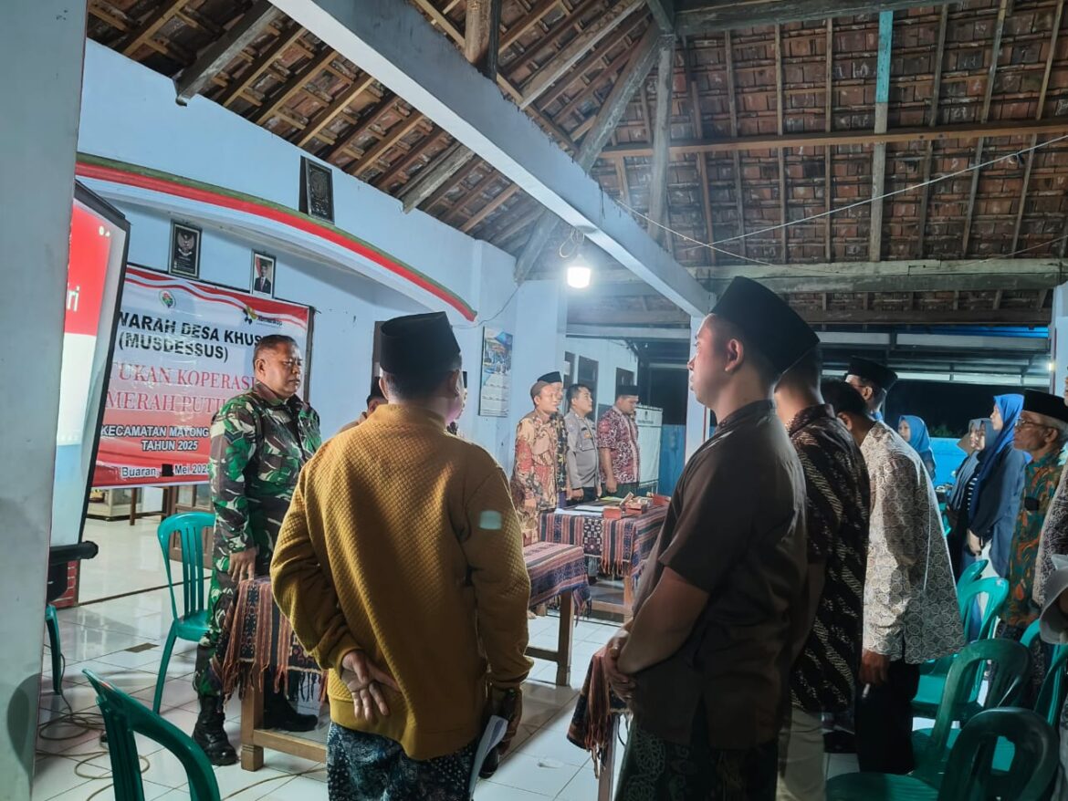 Babinsa Buaran Hadiri MUSDESUS: Dukung Pembentukan Koperasi Merah Putih dan Pendataan Indeks Desa 2025