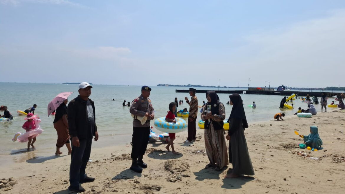 Satpolair Polres Jepara Tingkatkan Pengamanan dan Himbauan Keselamatan di Pantai Bandengan Selama Libur Panjang