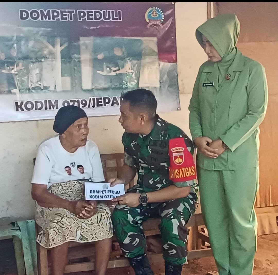 Jejak Langkah TNI Menyentuh Hati: TMMD dan Kisah Pilu di Gubuk Mbah Tuginah