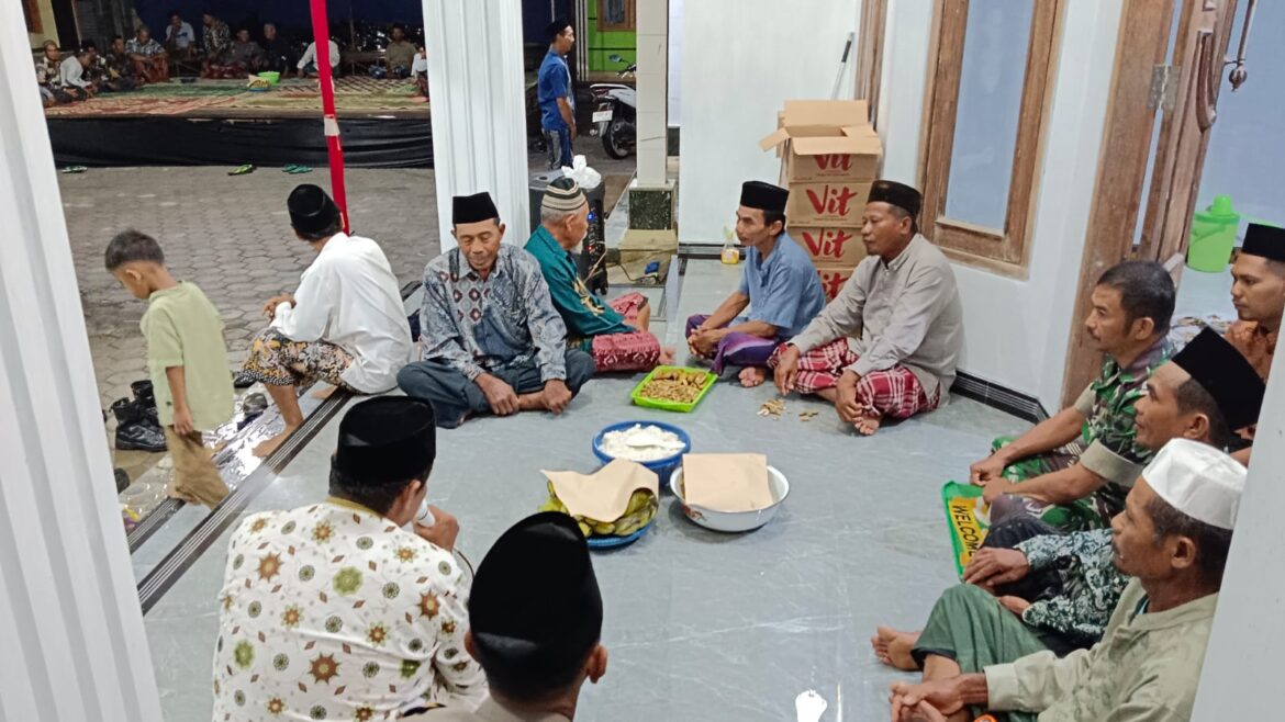 Babinsa Desa Guwosobokerto Hadiri Tasyakuran Sedekah Bumi, Pererat Hubungan TNI dan Warga