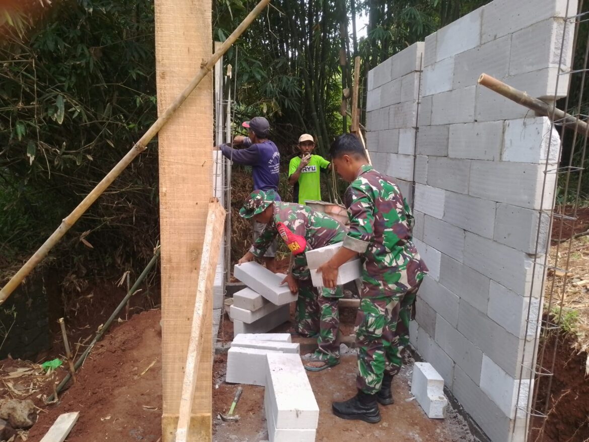 Makna Spiritual Disentuh TMMD! Pembuatan Kamar Mandi di Makam Mbah Reni Sudah Dimulai