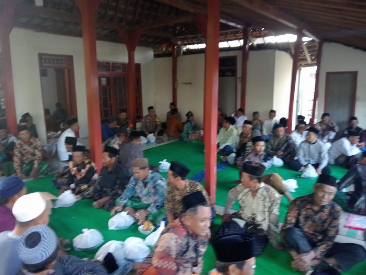 Babinsa Desa Sumberejo, Serka Achmadi, Gelar Do’a Bersama dalam Rangka Sedekah Bumi Desa Sumberejo