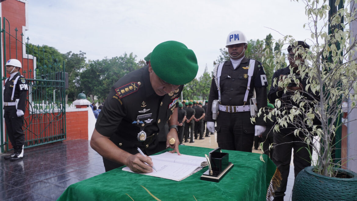 Danrem 063 / SGJ Pimpin Ziarah dalam Rangka Memperingati HUT Ke – 79 Kodam III / Siliwangi Tahun 2025
