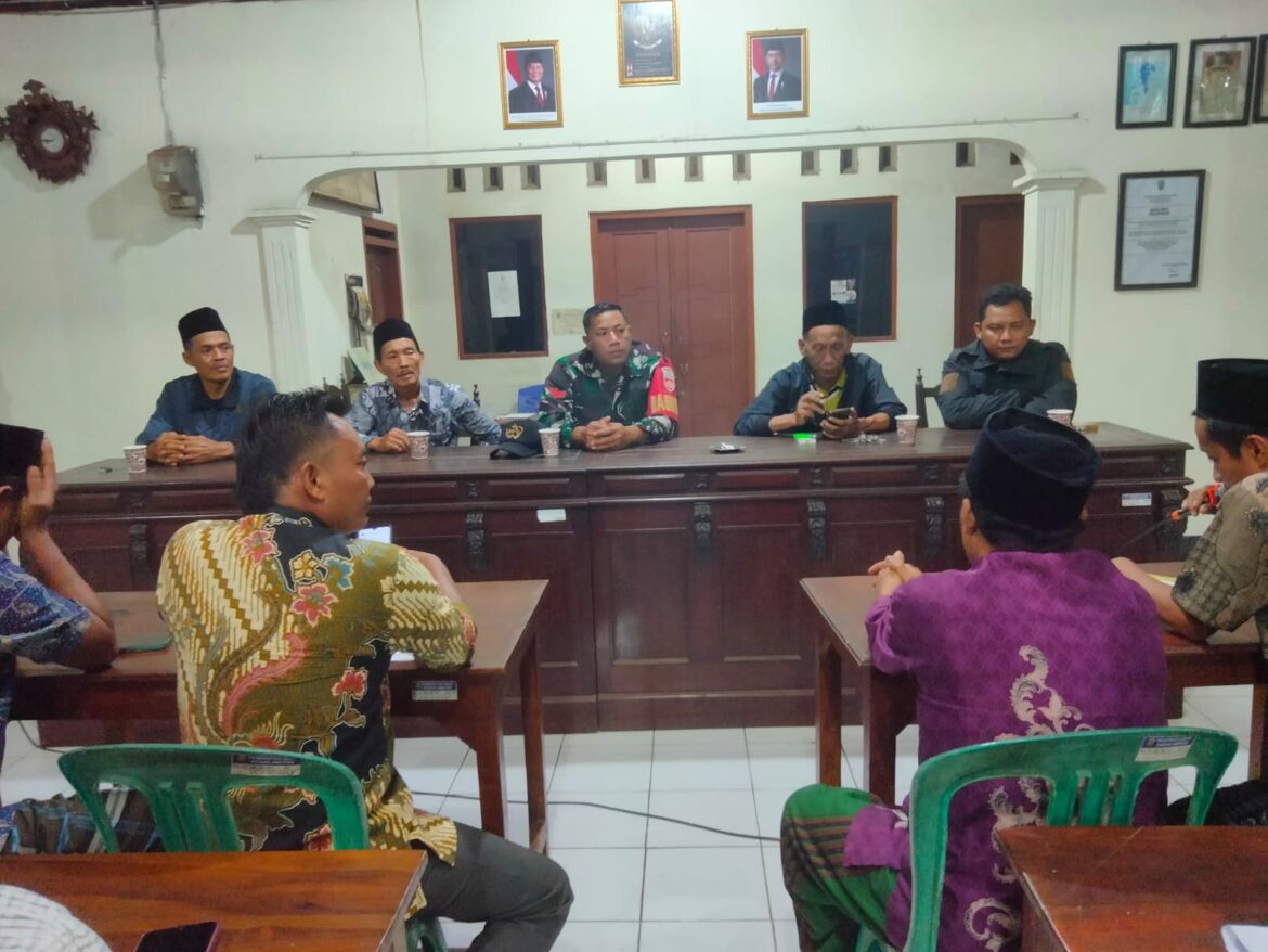 Babinsa Desa Raguklampitan Koptu Jumarno Hadiri Musyawarah Sedekah Bumi di Balai Desa Raguklampitan, Batealit – Jepara