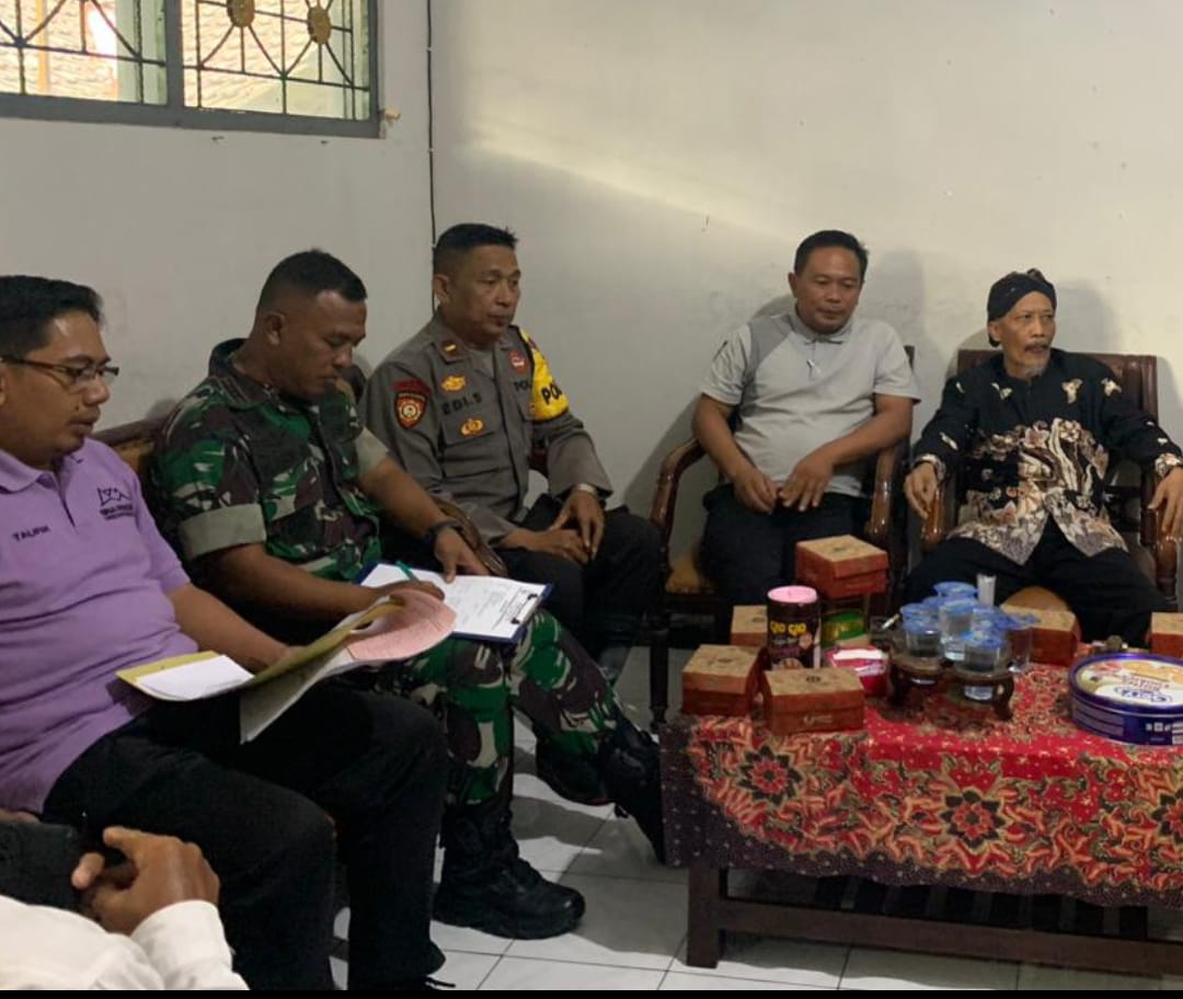 Danramil 03 / Batealit Hadiri Rapat Pembahasan Batas Pasar Desa Mindahan Bersama Forkopimcam