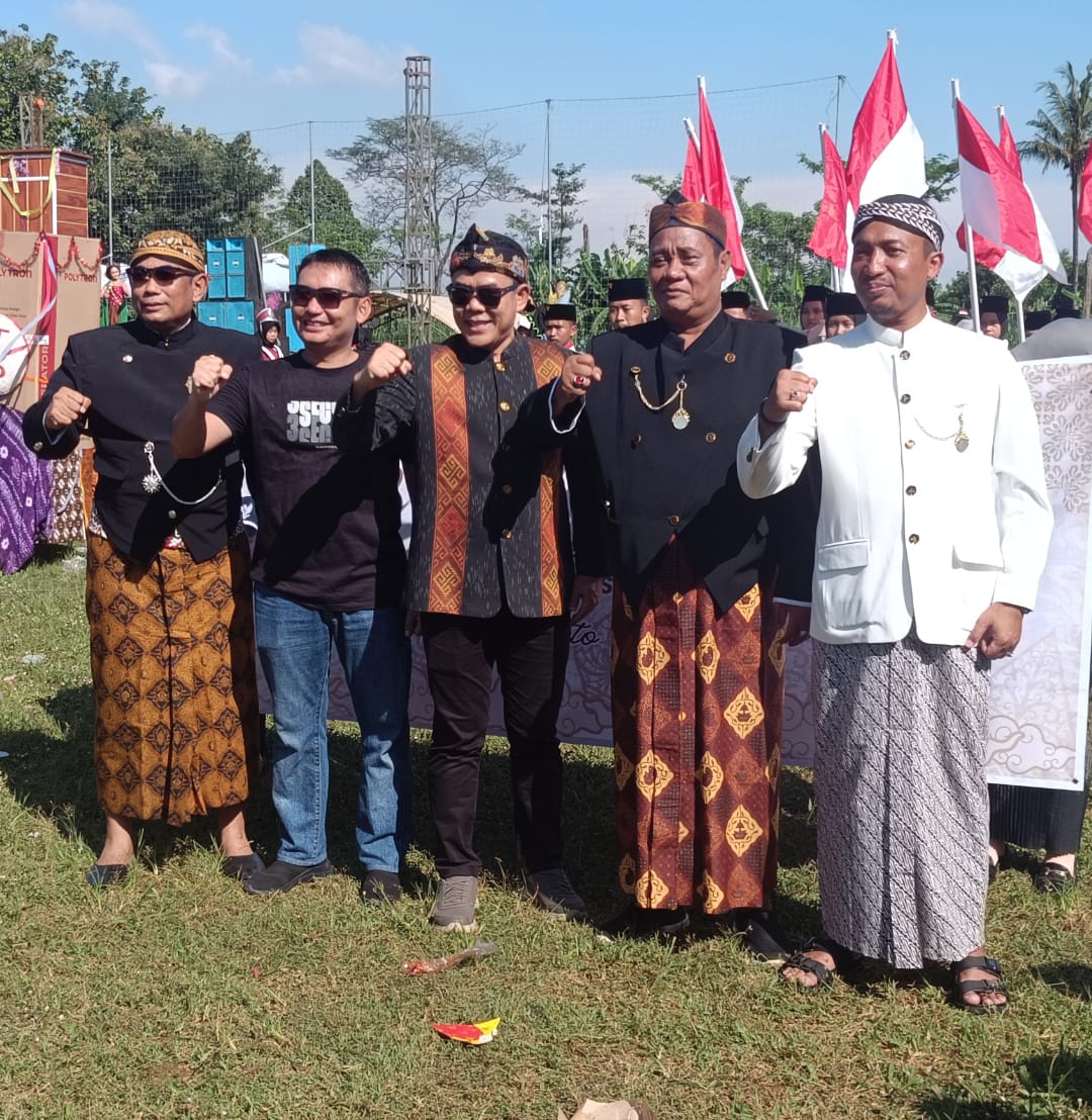 Usai Fun Run TMMD 124, Dandim Jepara Hadiri Karnaval Sedekah Bumi di Desa Kecapi