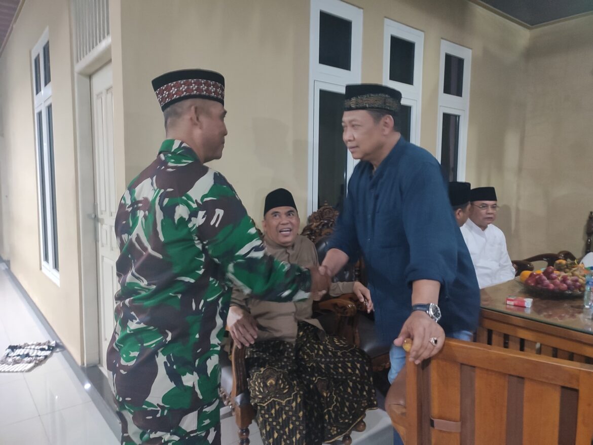 Danramil 08 / Keling Hadiri Pengajian Walimatul Safar Dr. Fitroh Rohcahyanto di Desa Watuaji