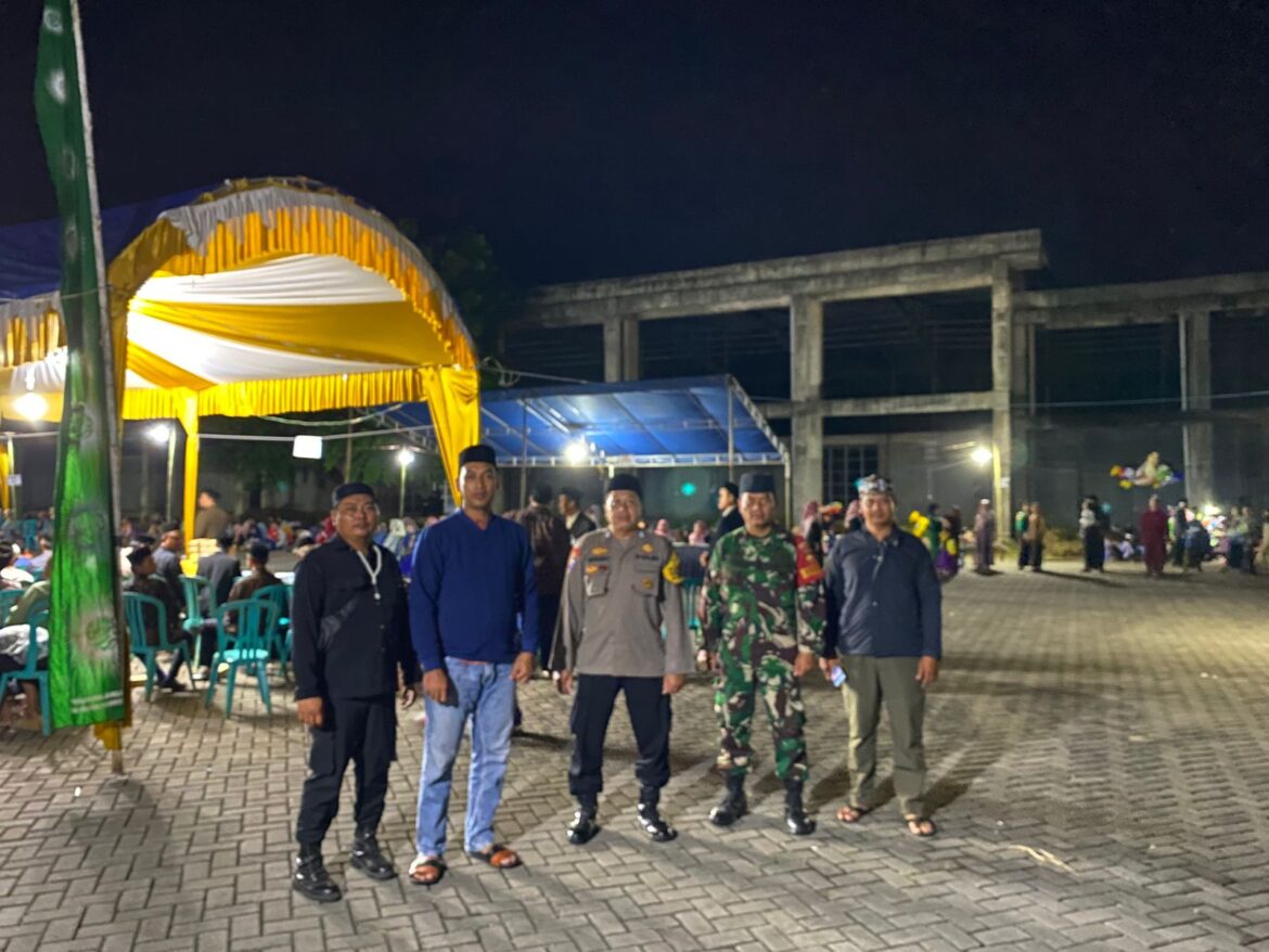 Babinsa Bangsri Amankan Pengajian Mujahadah Rubu’usannah dan Do’a Bersama di Halaman Pasar Baru