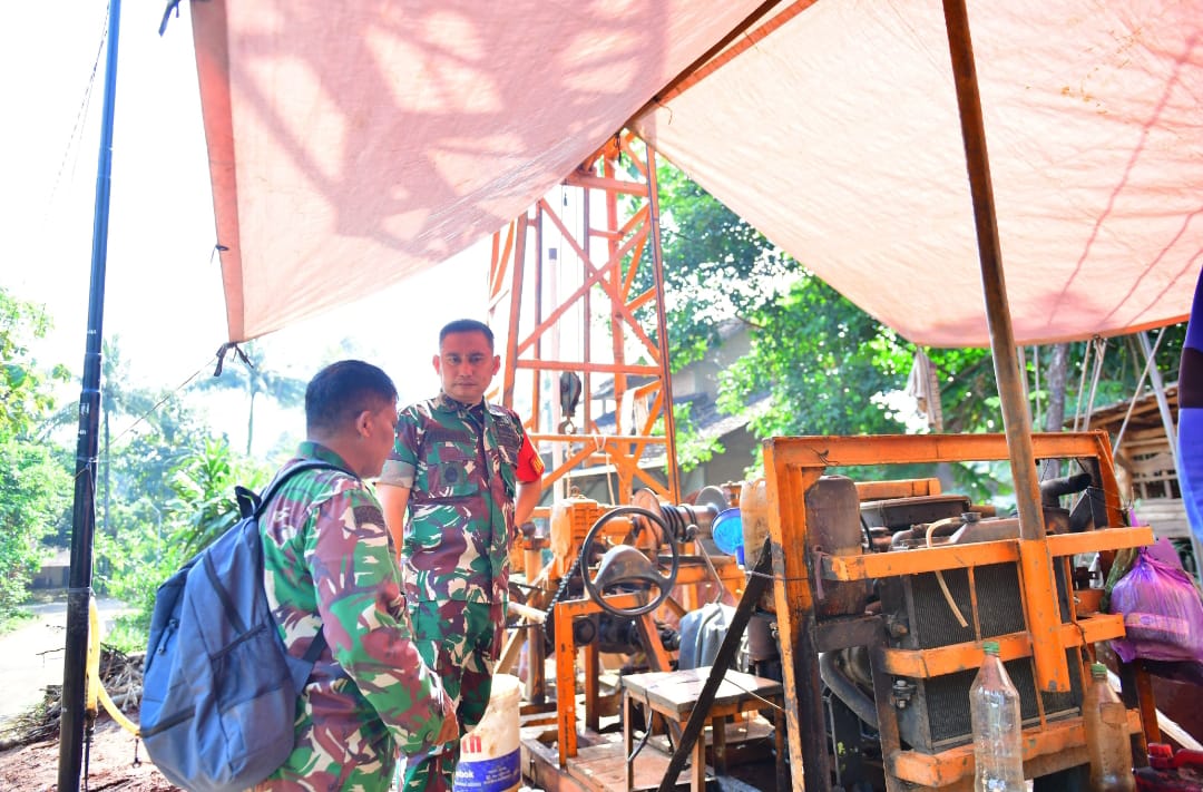 Setelah Tanam Pohon, Dansatgas TMMD 124 Kodim Jepara Tinjau Sumur Bor Air Bersih di Dukuh Grobogan