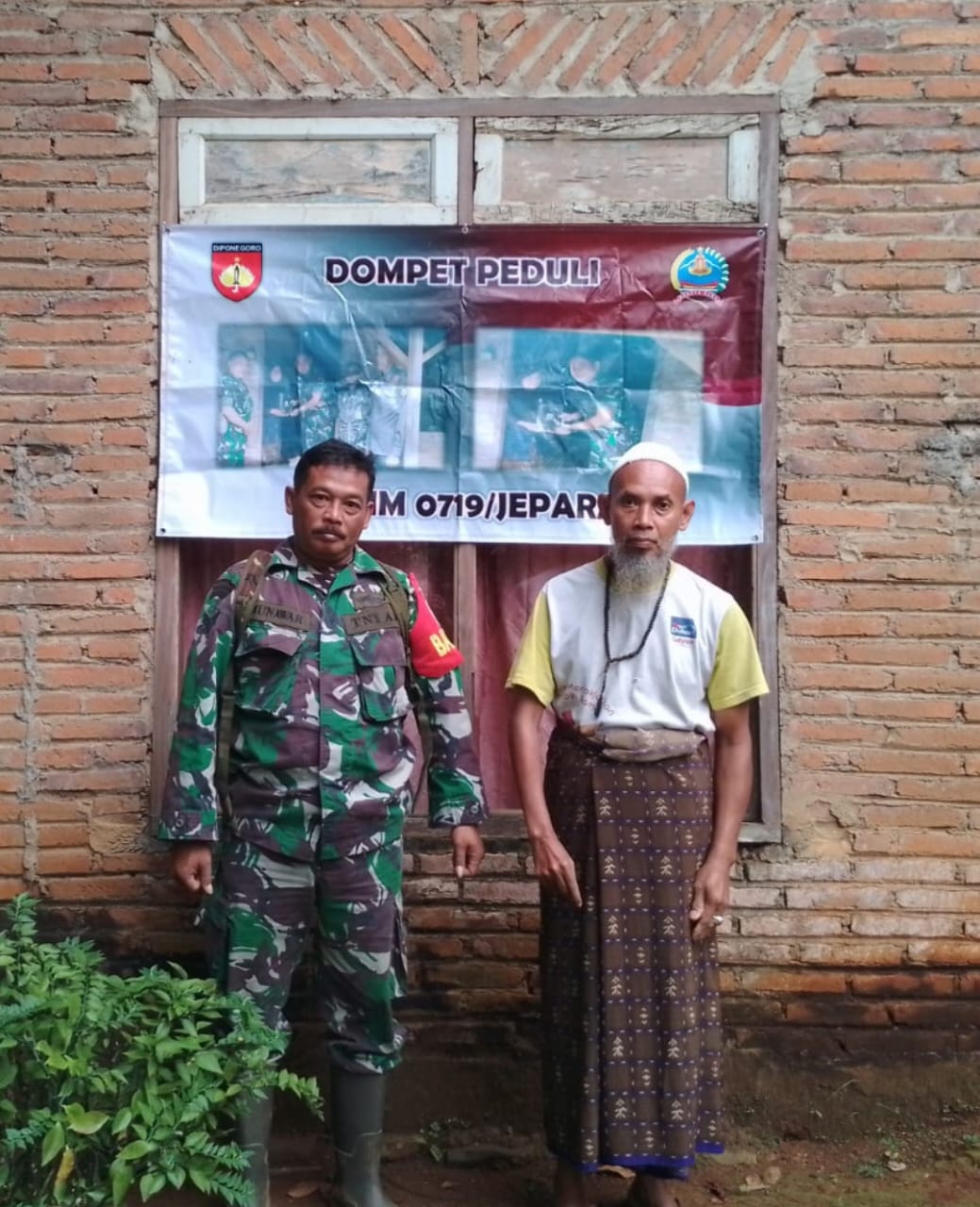 Anggota Satgas TMMD Reguler ke-124 Sambangi Warga Calon Penerima Program Dompet Peduli Aksi ke-63