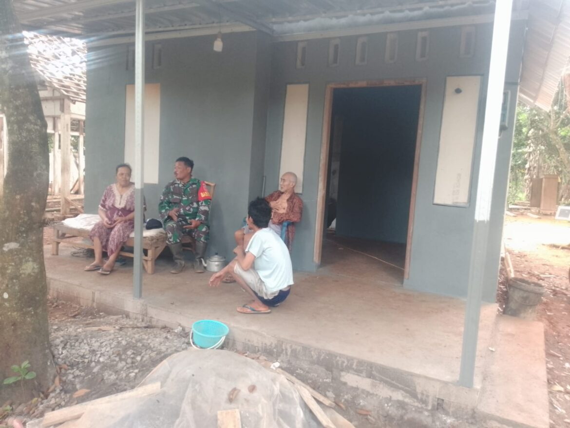 Senyum Haru Bapak Sumani, Warga Penerima RTLH TMMD Reguler ke -124 KODIM 0719 / Jepara