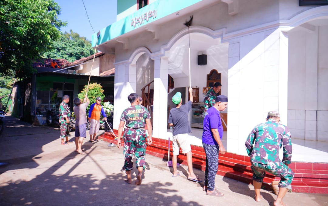 “Resik-resik Masjid”, Masjid Raudlatul Jannah Jadi Sasaran Kegiatan Non Fisik TMMD Reguler ke-124 Kodim 0719 / Jepara