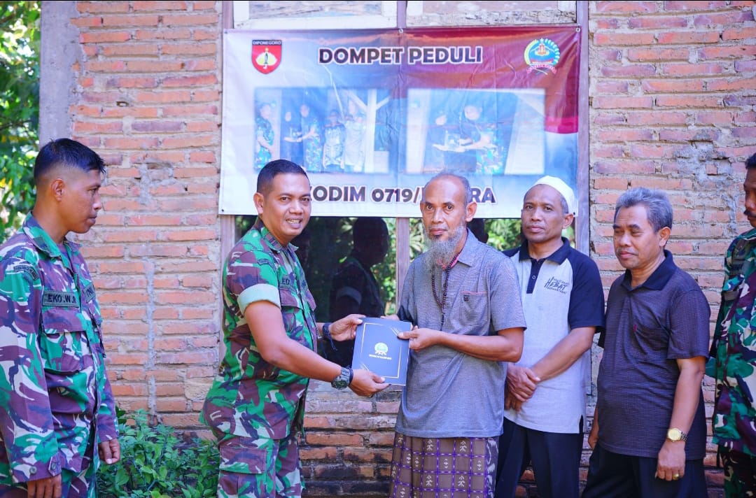Bukan Sekadar TMMD: Ketika TNI Menjawab Doa Sang Takmir Lewat Dompet Peduli