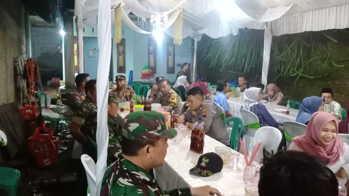Babinsa Lebak Amankan Hiburan Orkes CNY, Wujud Hadirnya TNI di Tengah Warga