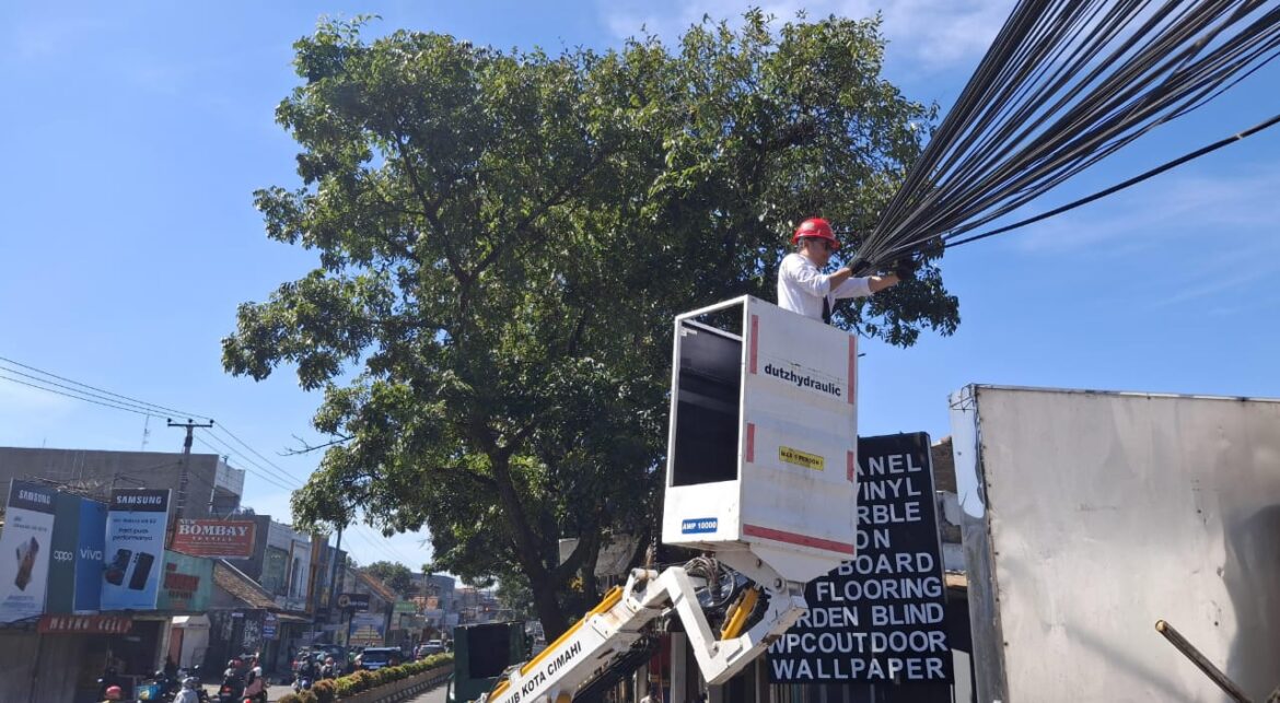 Rapihkan Kabel Udara, Pemkot Cimahi  ‘Ducting’ Kabel Semerawut Agar Berestetika Kota 